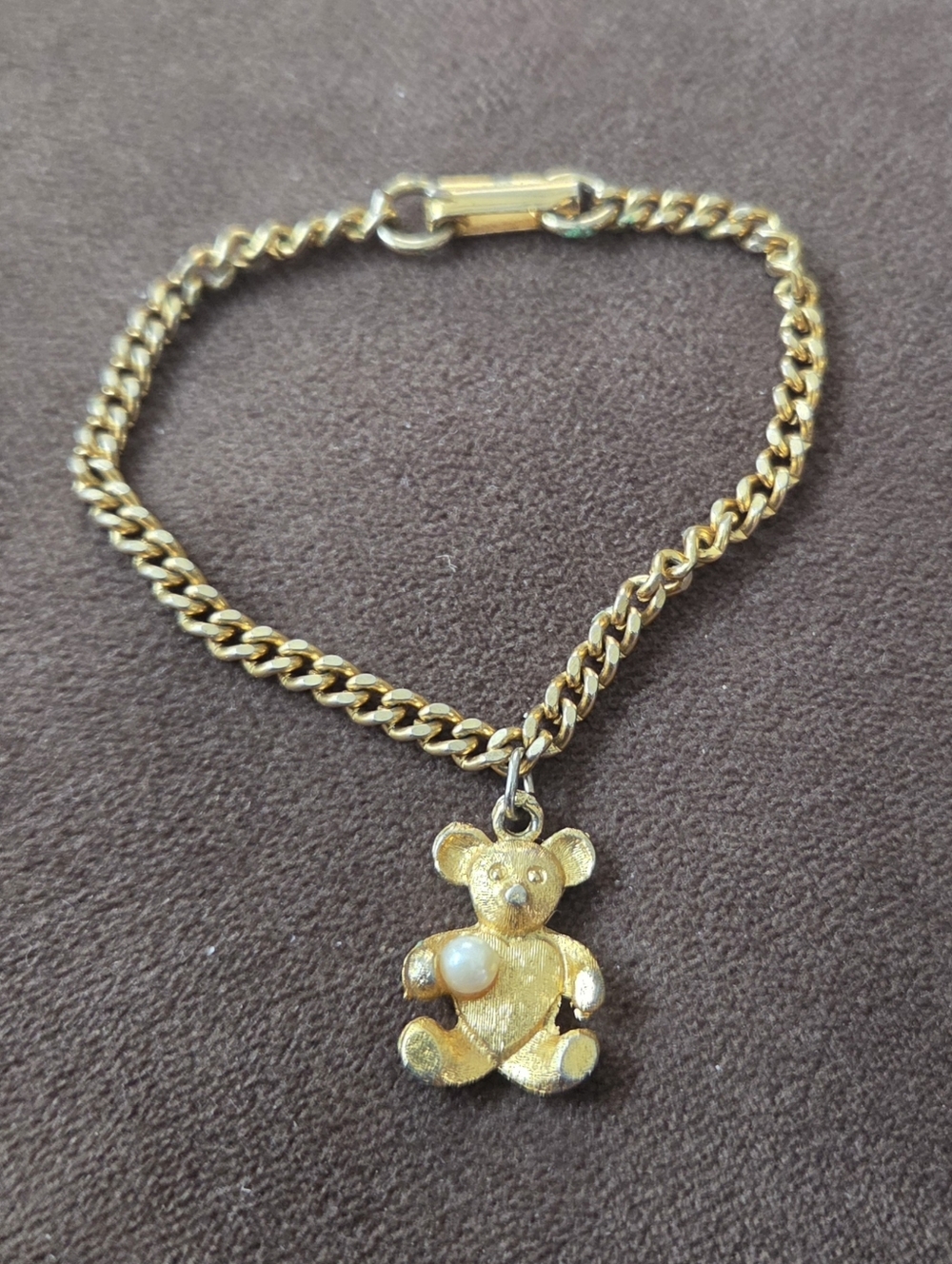 Gold-Tone Teddy Bear Holding Pearl Charm Bracelet - Vintage